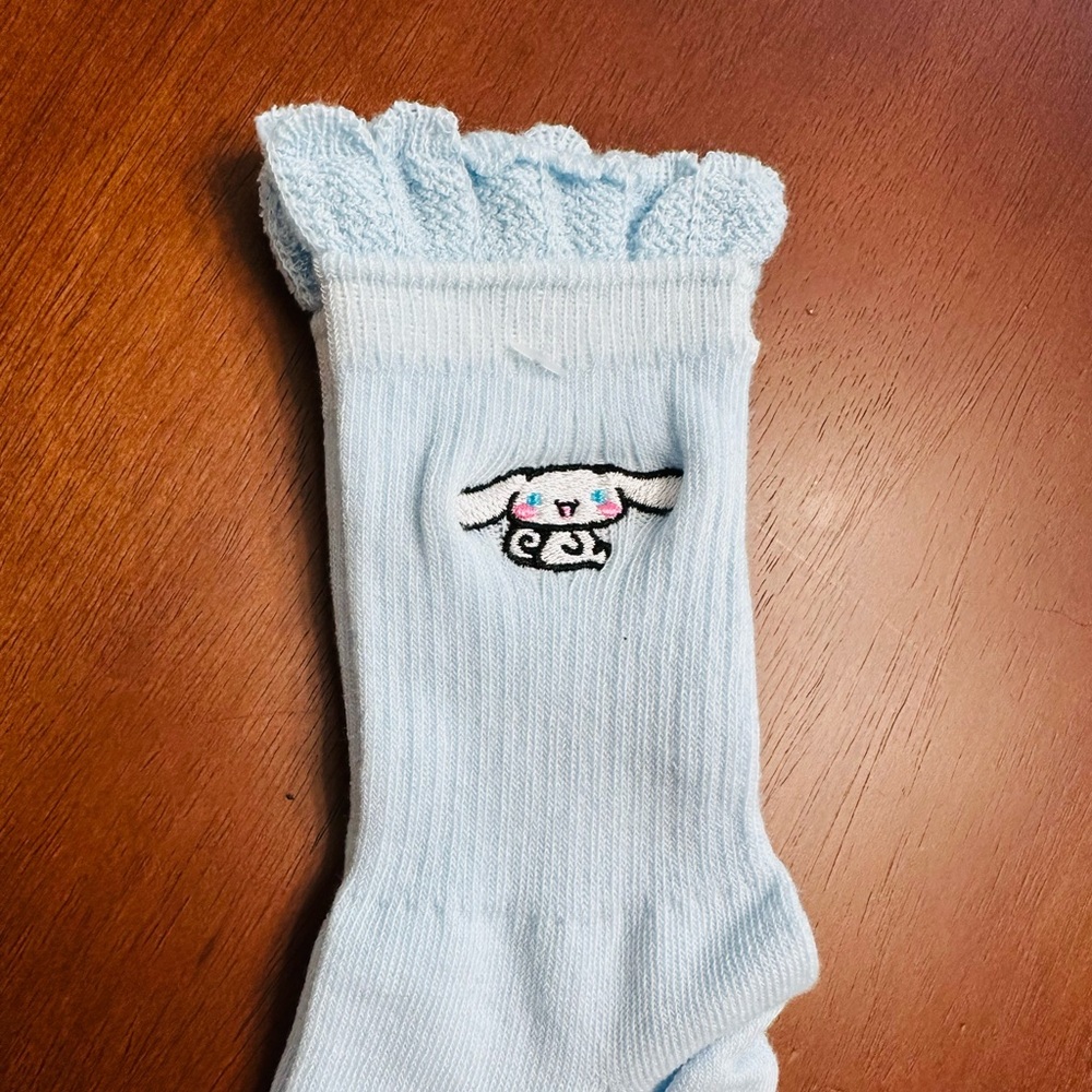 Cinnamoroll Ruffle Crew Socks - Picture 3 of 5